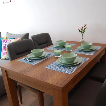 아파트 Spring & Summer Polanki Park 코워브제크